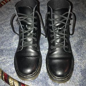 Dr Marten Boots Sz 8/ 8.5 PRICE FIRM
